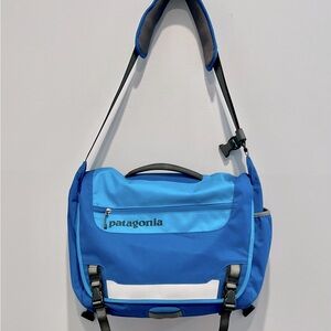 Patagonia half mass computer bag. Never used. 19”X13”. Great for carry on too.